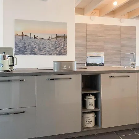 Exklusiv Wohnen In Hervorragender Lage Mit Privater Sauna, 3 Sz, 2 Bäder Und Terrasse Ferienhaus