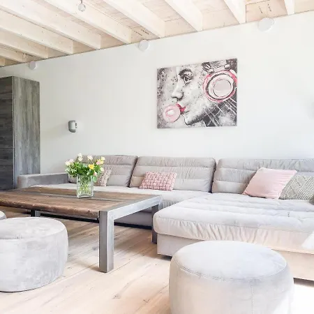 Exklusiv Wohnen In Hervorragender Lage Mit Privater Sauna, 3 Sz, 2 Bäder Und Terrasse Ferienhaus