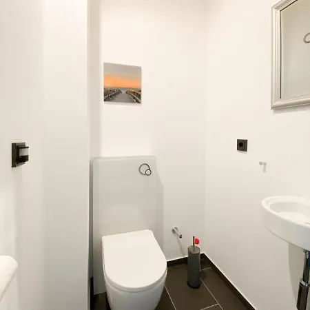 Ferienhaus Exklusiv Wohnen In Hervorragender Lage Mit Privater Sauna, 3 Sz, 2 Bäder Und Terrasse