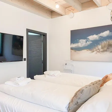 Ferienhaus Exklusiv Wohnen In Hervorragender Lage Mit Privater Sauna, 3 Sz, 2 Bäder Und Terrasse
