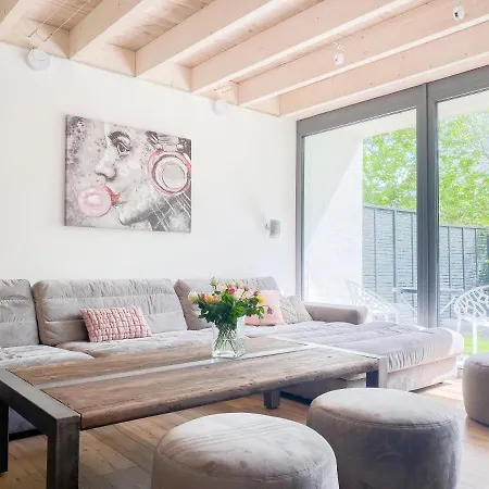 Ferienhaus Exklusiv Wohnen In Hervorragender Lage Mit Privater Sauna, 3 Sz, 2 Bäder Und Terrasse *