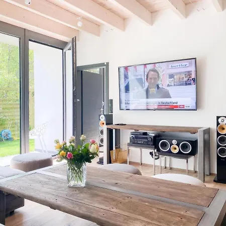 Ferienhaus Exklusiv Wohnen In Hervorragender Lage Mit Privater Sauna, 3 Sz, 2 Bäder Und Terrasse *
