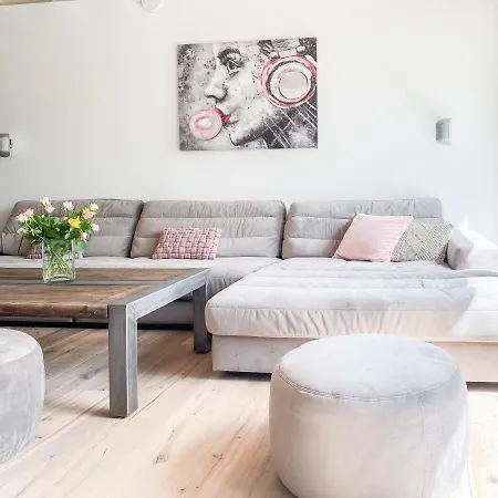Ferienhaus Exklusiv Wohnen In Hervorragender Lage Mit Privater Sauna, 3 Sz, 2 Bäder Und Terrasse Timmendorfer Strand